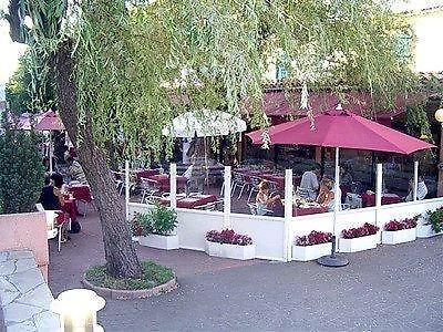 Hotel La Renaissance Ровел Екстериор снимка